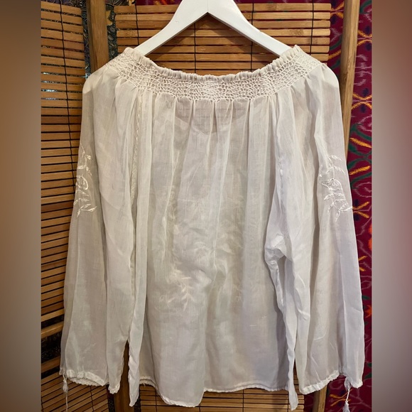 Beautiful thin cotton embroidered peasant blouse size medium/sz 4/6/8 - Picture 2 of 8